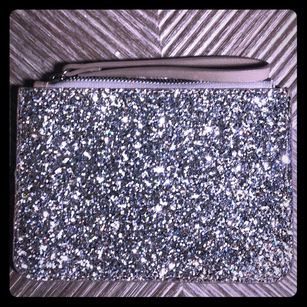 Sparkling wristlet